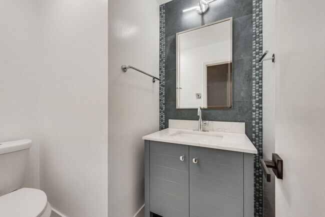 Building Photo - **Modern Elegance Meets Prime Location in Farmers Branch**