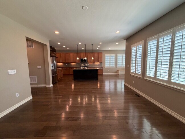 Building Photo - "Luxurious 5-Bedroom Haven in Broomfield with Stunning Granite Finishes & Cozy Fireplace!"
