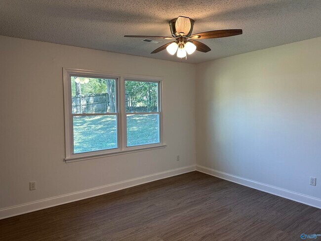 Building Photo - 127 Liza Ln