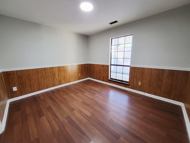 Building Photo - 4715 Cricklewood Ln