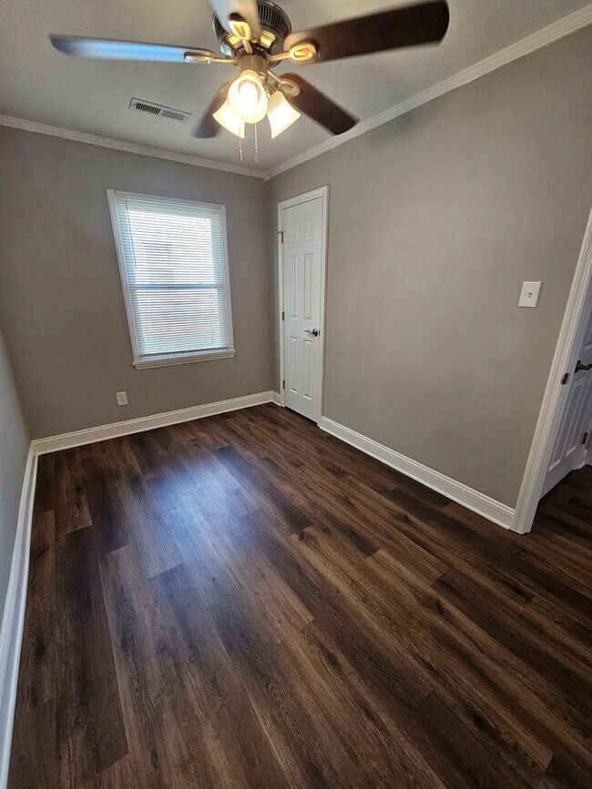 Building Photo - Fully Renovated Hanahan Home!