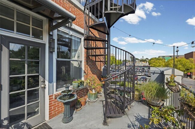 Building Photo - 985 Ponce De Leon Ave NE