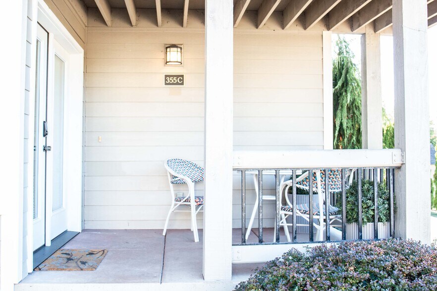 Building Photo - 325 C St