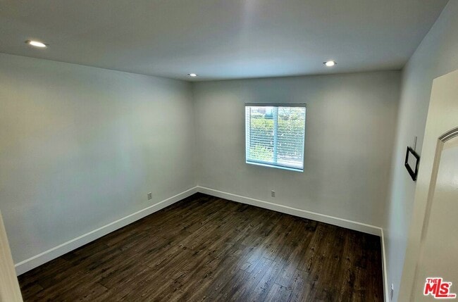 Building Photo - 17629 Burbank Blvd