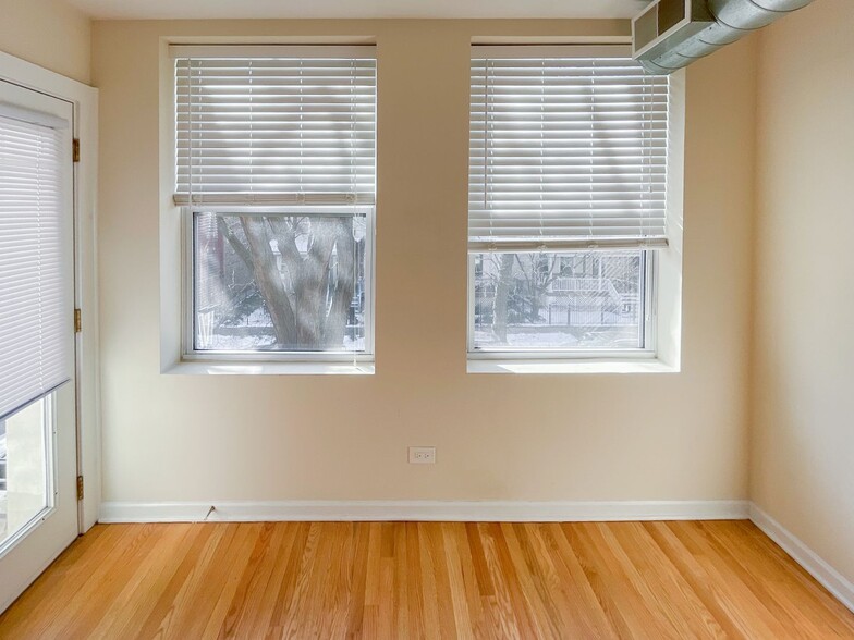 Building Photo - 2510 W Leland Ave