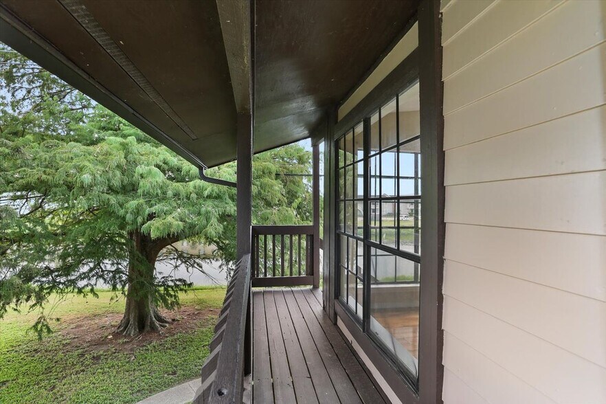 Building Photo - 714 Fairfax Dr