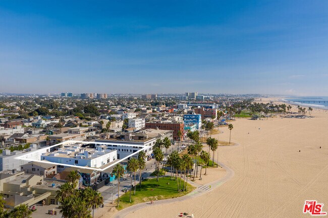 Building Photo - 11 Brooks Ave