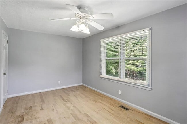 Building Photo - 2266 N Shallowford Rd