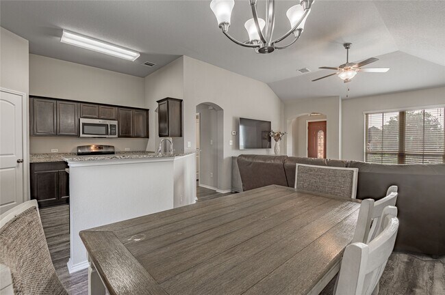 Building Photo - 133 Bates Ct