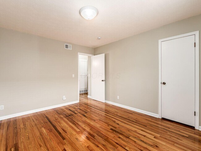 Building Photo - 1766 Willoway Cir S