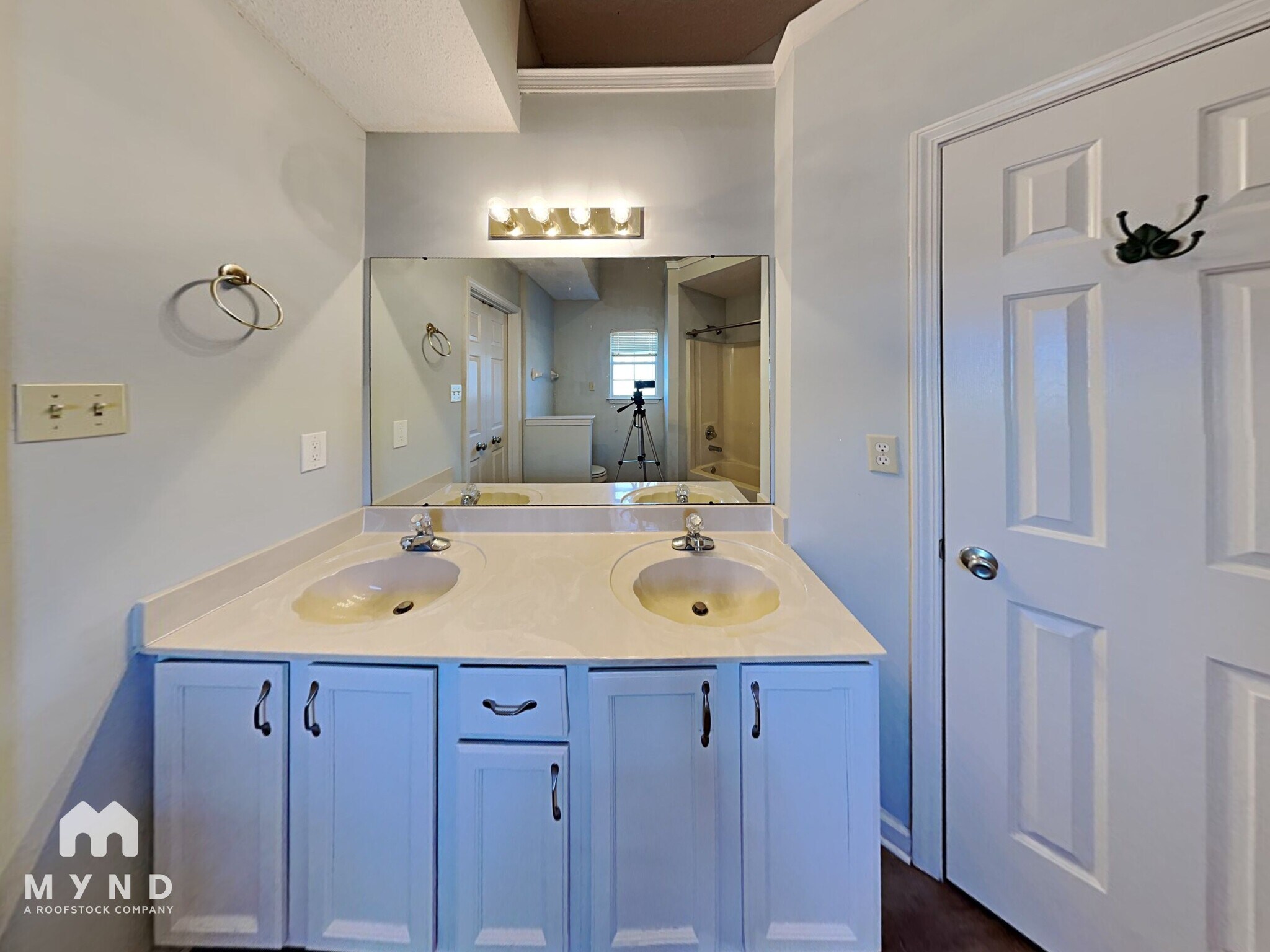 Building Photo - 275 Oakland Hills Dr