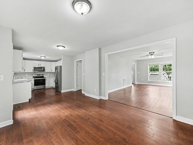 Building Photo - 242 5th St