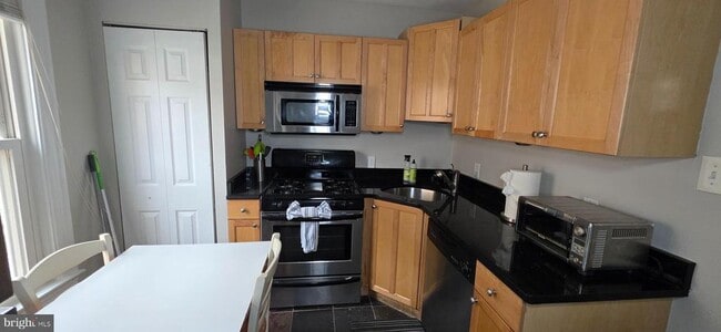 Building Photo - 1211 33rd St NW