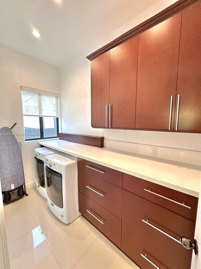 Building Photo - 15750 SW 90th Ave