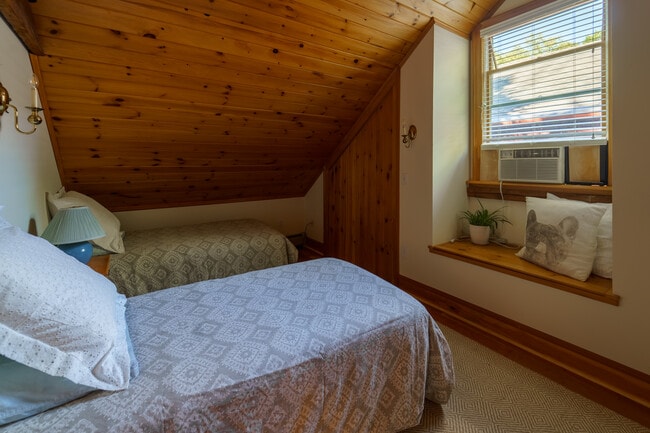 Building Photo - 45 Taconic Ave