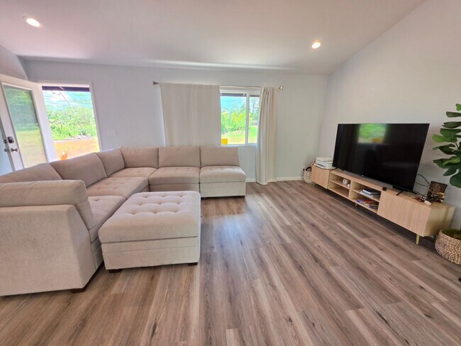 Building Photo - Available August 1 | Fully Furnished 3BD/3BA Home in HPP (Hawaiian Paradise Park)