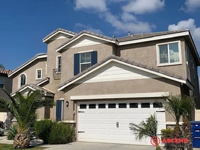 Building Photo - 2-Story Home In Southwest!