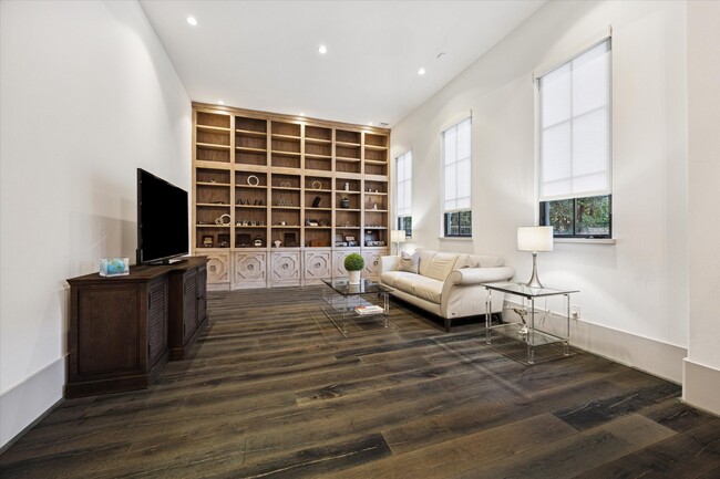 Building Photo - 5353 Lampasas St