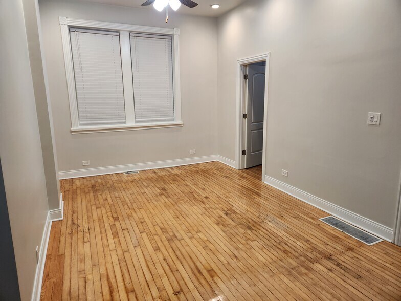 Building Photo - 2656 S Kolin Ave