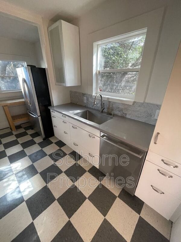 Building Photo - 1424 E 20th St