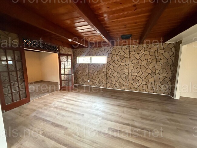 Building Photo - $1195 - **COMING SOON** 3 bed 2 bath - Single Family Home