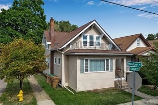 Building Photo - 90 Clover Pl