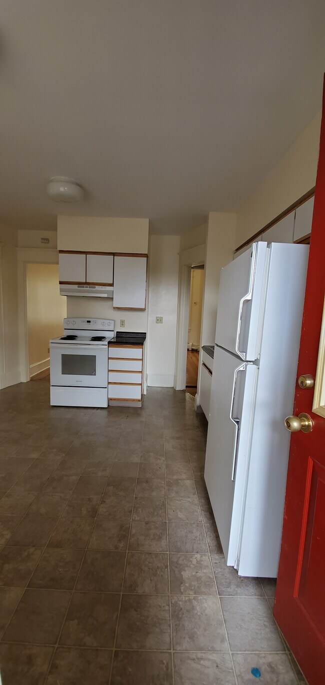 2nd angle of the kitchen - 21 Walter St