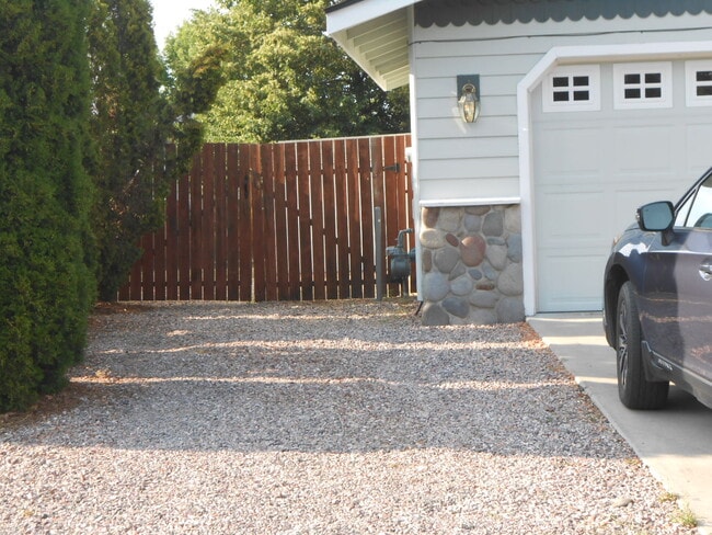 Building Photo - 2396 NE Desert Willow Ct