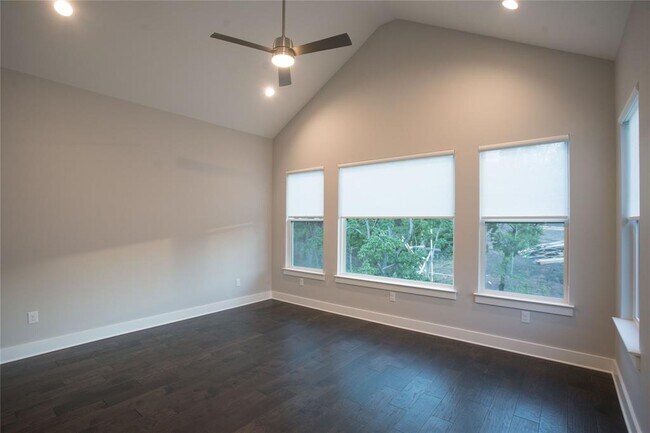 Building Photo - 3018 Sunridge Dr