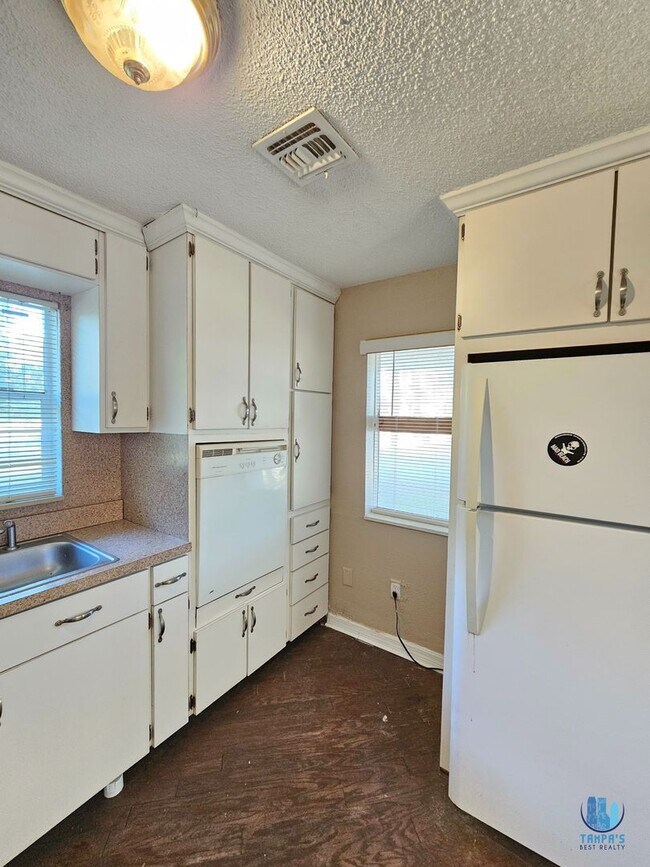 Building Photo - MANN#1325-1