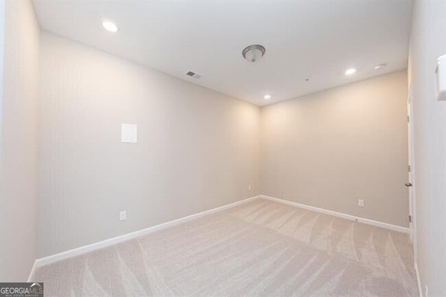 Building Photo - 272 Commons Ave