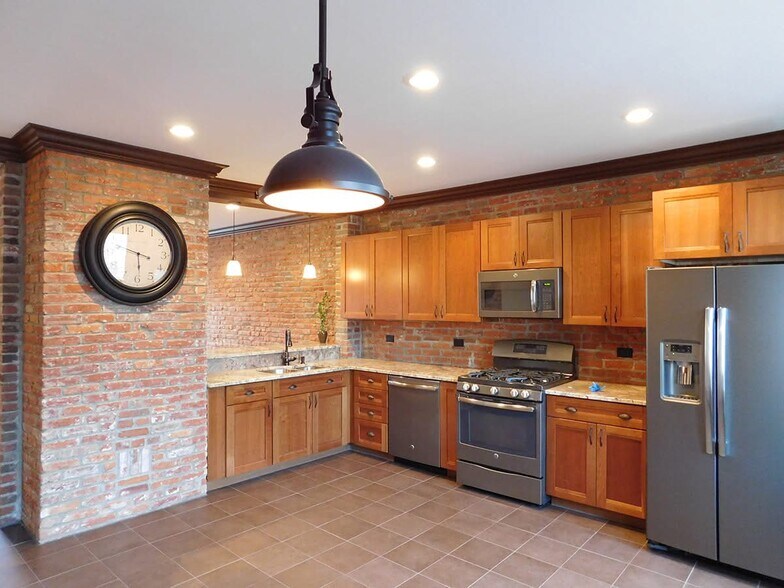 Building Photo - 78 W Market St