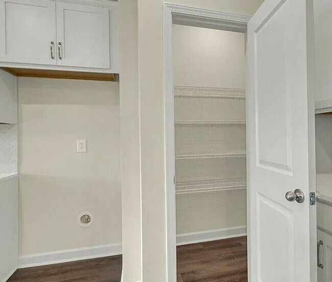 Building Photo - Four bedroom two bath home in Trieste at B...