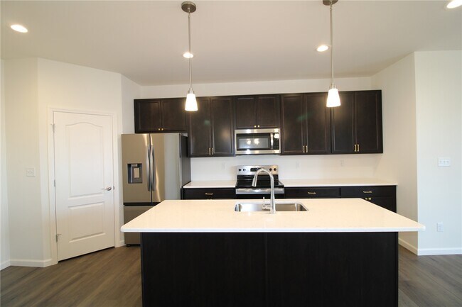 Building Photo - 37 Wingtip Ct