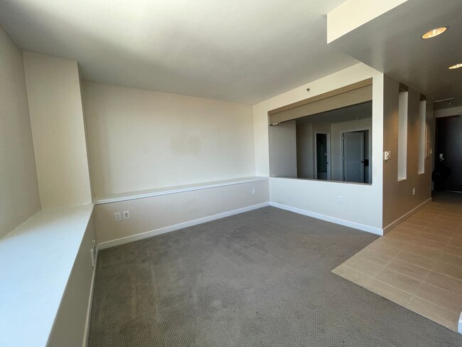 Building Photo - Wonderful Jr 1 bedroom 1 bath at The Beaco...