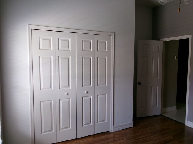 Building Photo - 12415 Lake Valley Dr