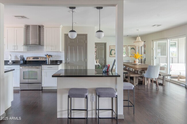 Building Photo - 2101 N 70th Pl