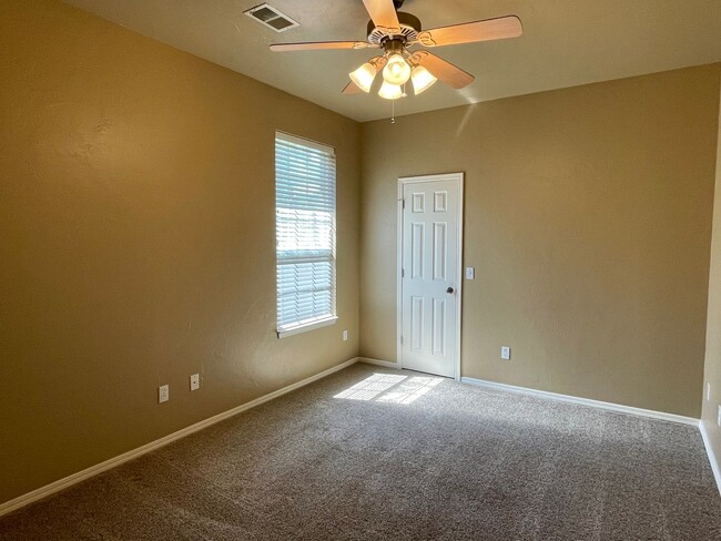 Building Photo - Beautiful 3 bed 2 bath home in a great loc...