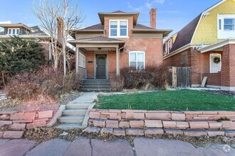 Building Photo - Convenient and Charming Victorian Home