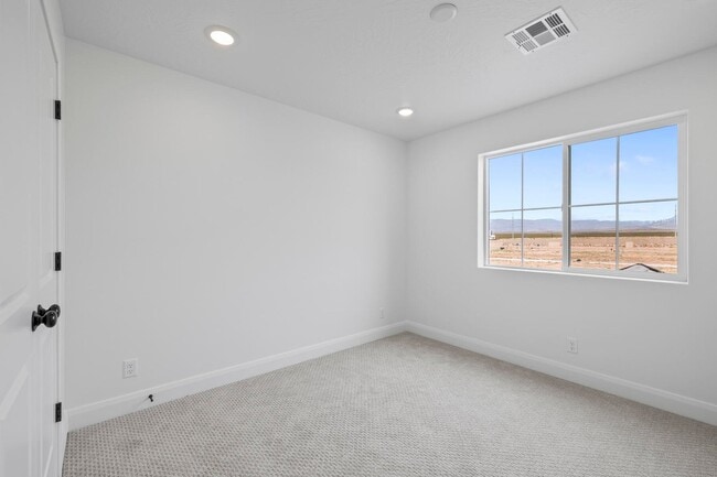 Building Photo - 646 Grn Mountain Dr