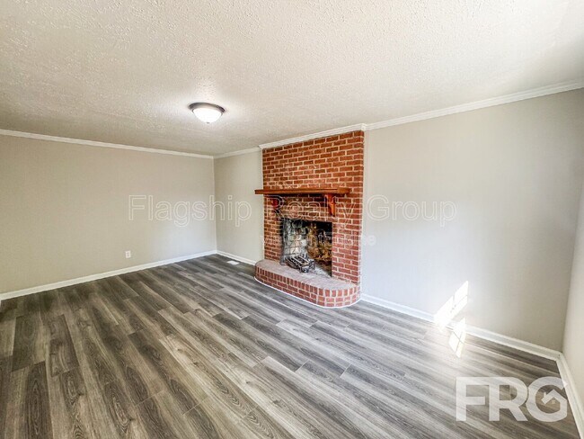 Building Photo - 610 3rd St