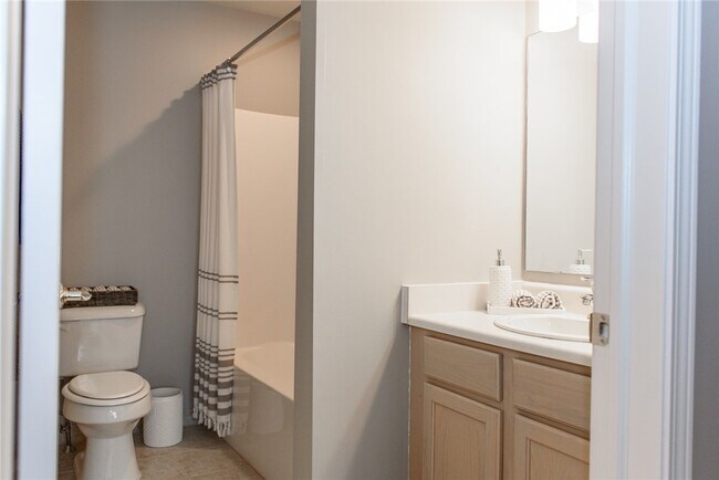 Building Photo - 1408 Hill Park Ct