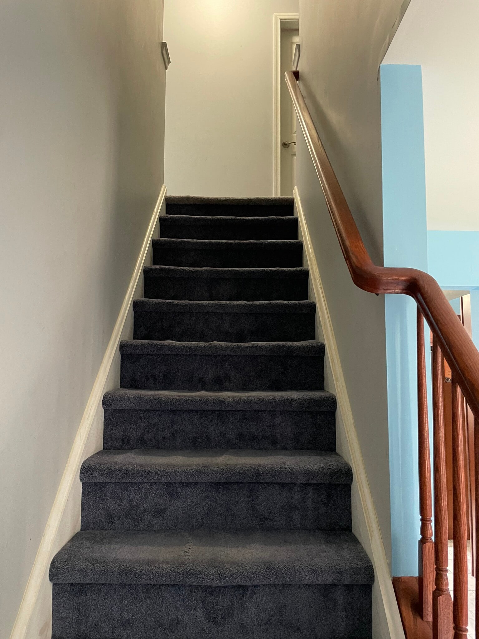Stairs - 259 E Oakbourne Ave