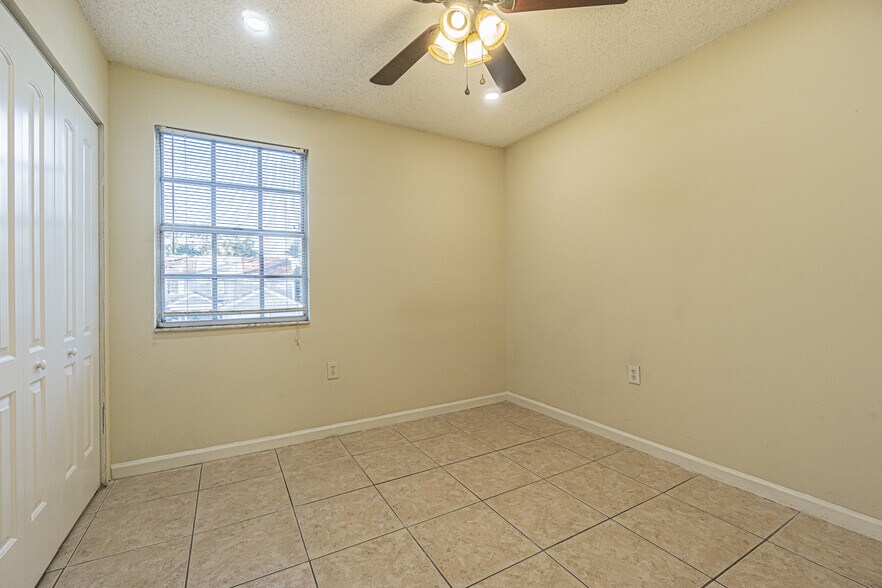 Building Photo - 6218 Oak Cluster Cir