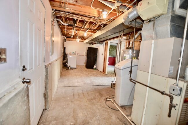 Building Photo - 4703 W Shore Dr