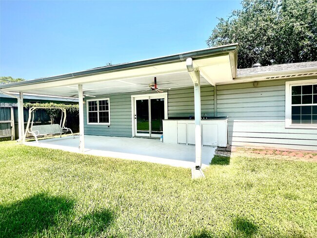 Building Photo - 1925 14th Ave N