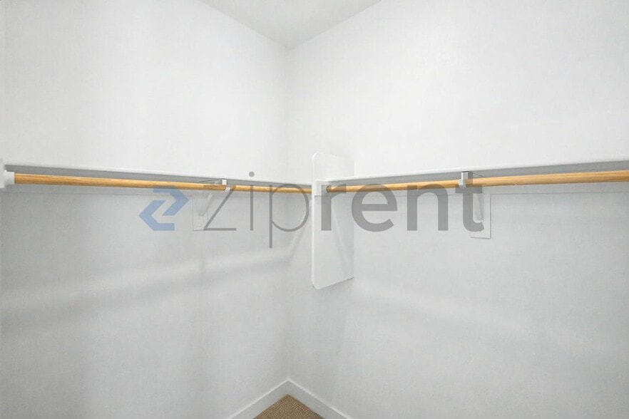 Building Photo - Unit