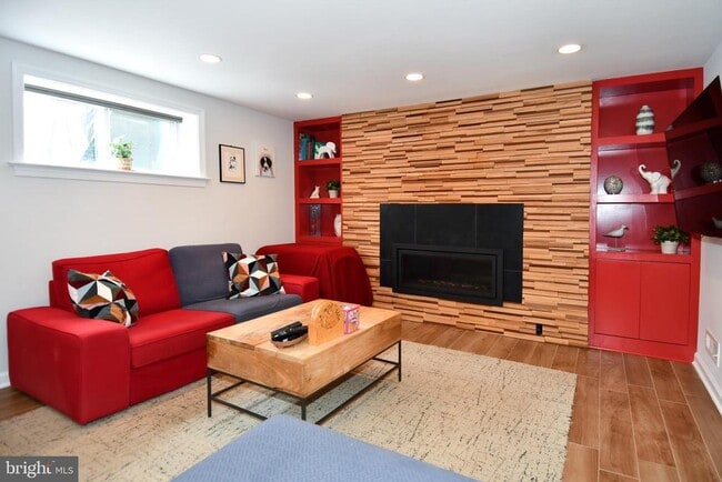 Building Photo - 854 N Liberty St