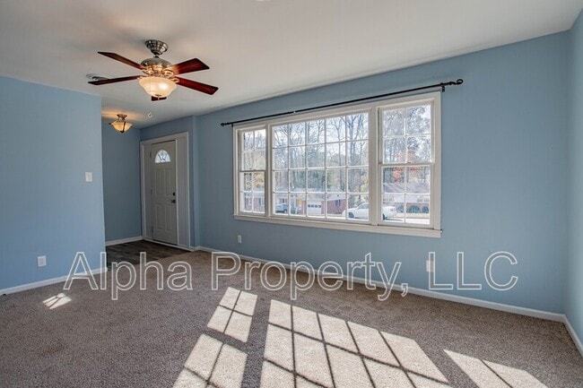 Building Photo - 105 Shadecrest Dr