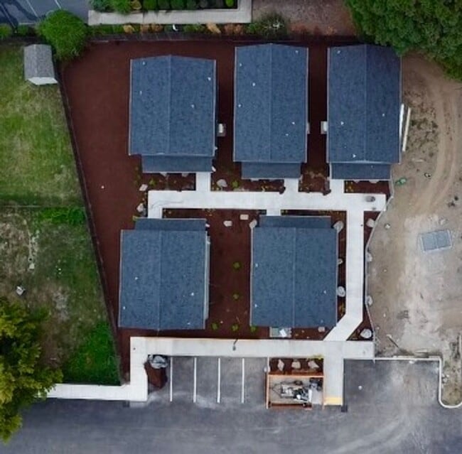 Building Photo - Newly Built 3 Bed, 2.5 Bath Cottage Homes with Free Wifi Internet